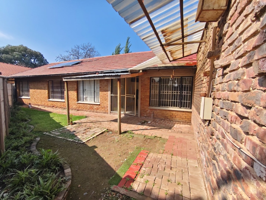 To Let 3 Bedroom Property for Rent in Pellissier Free State